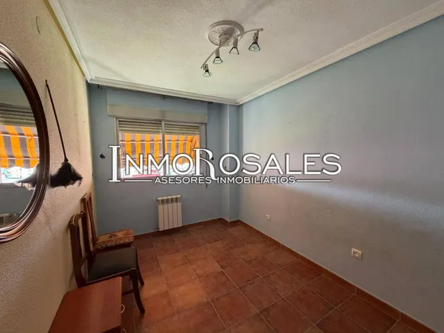 PISO EN VENTA EN AVENIDA DE ROSALES — 30