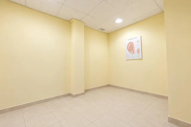 Local comercial 11 habitaciones 200m² en alquiler - Opañel — 13