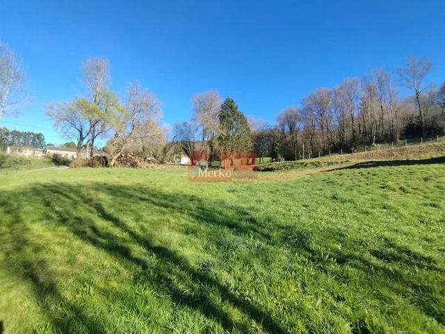 SE VENDE FINCA CON CASA DE PIEDRA PARA REHABILITAR EN CASTRO - foto 2