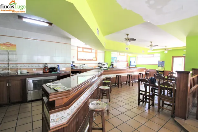CAFETERÍA-RESTAURANTE EN ZONA UNIVERSITARIA — 24