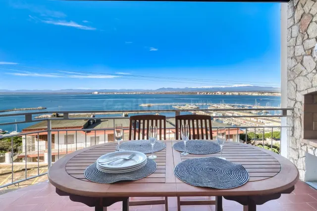 Exclusiva vivienda con vistas panorámicas al mar y al puerto - foto 4