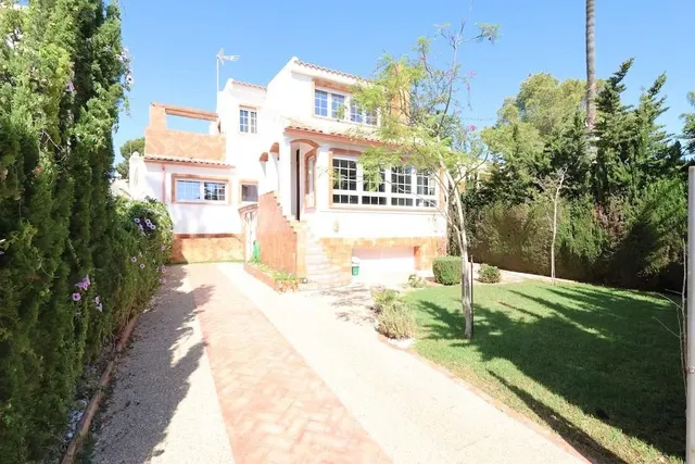 Villa 4 habitaciones 189m² en venta - Villamartín-Las Filipi