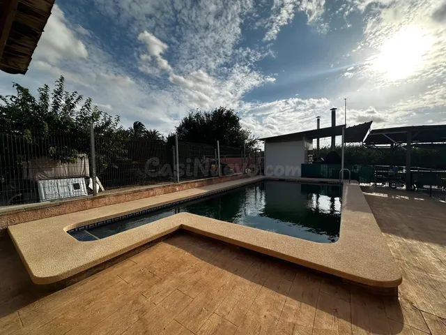 Casa familiar con piscina en Alquerías - foto 3