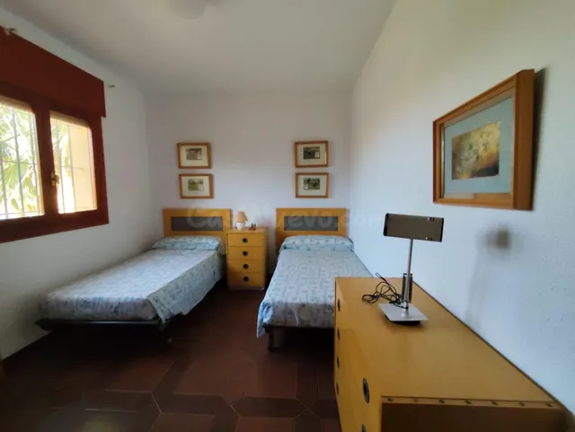 Espectacular villa con piscina y amplios jardines en los urrutias — 21