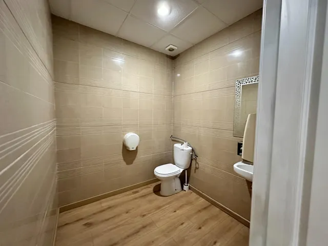 Oportunidad Única: Local Comercial Totalmente Acondicionado en San Pedro del Pinatar (Murcia) — 14