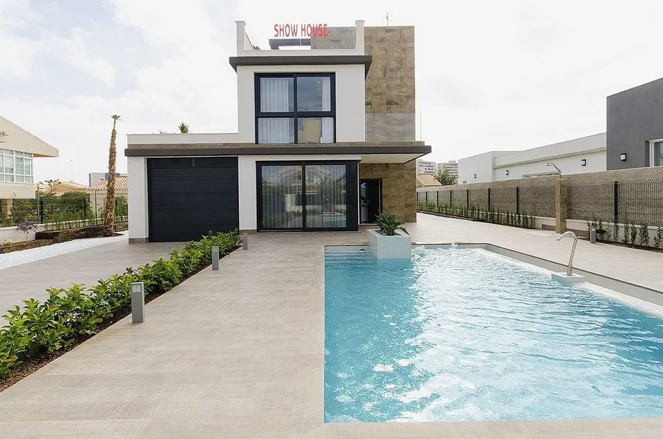 VILLA DE OBRA NUEVA EN ORIHUELA COSTA (CAMPOAMOR)