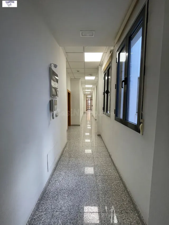 Amplia Oficina en Alquiler - Ideal para Profesionales en el  - foto 5