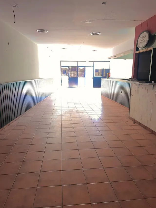 Local comercial en Obispo Benlloch — 12