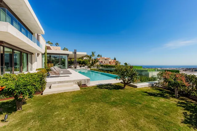 VILLA DE LUJO EN URBANIZACIÓN LA QUINTA, BENAHAVIS — 4