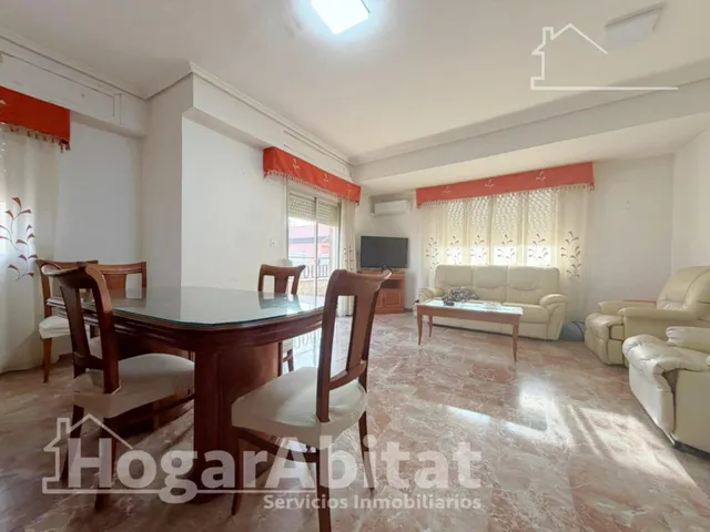 MUY LUMINOSO CON BALCÓN JUNTO AL AYUNTAMIENTO — 21