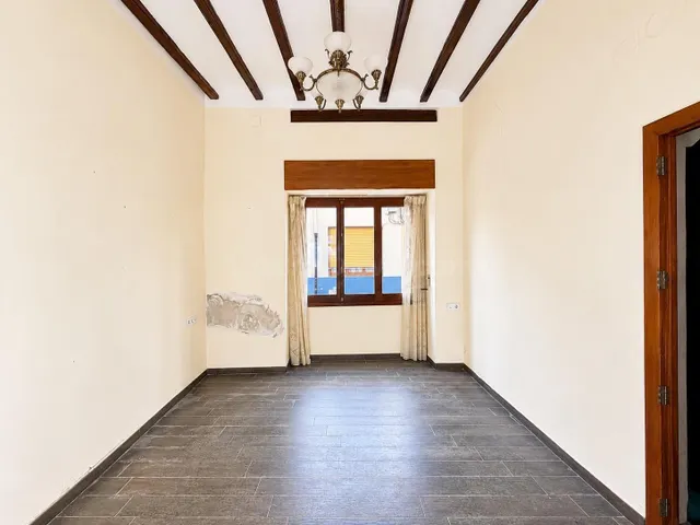 Gran vivienda en el corazón de Enguera con múltiples posibil - foto 5