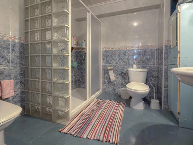 Oportunidad! Amplio apartamento con 4 dormitorios + 2 Baños y Terraza con vistas laterales al mar (160 mts playa) — 21