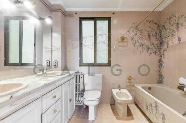 Piso a la venta junto a la plaza del ayuntamiento — 39