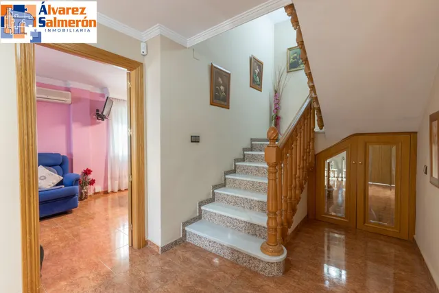 Casa independiente a 5 minutos de Granada en buen estado para entrar a vivir — 33