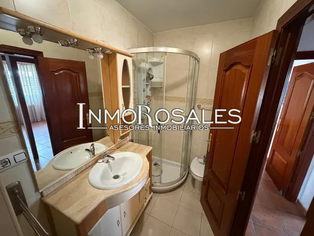 PISO EN VENTA EN AVENIDA DE ROSALES — 40