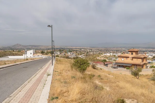 Terreno urbano de 750 m2 en Altos de La Zubia. Parcela 17, manzana M — 12