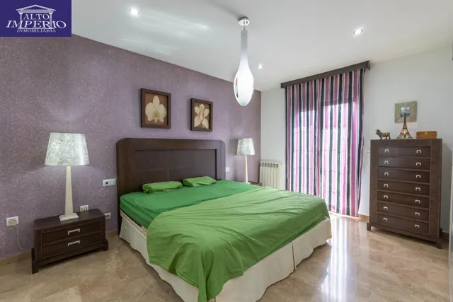 Adosada con 4 dormitorios, amplias terrazas y vistas a Granada y sierra nevada — 20
