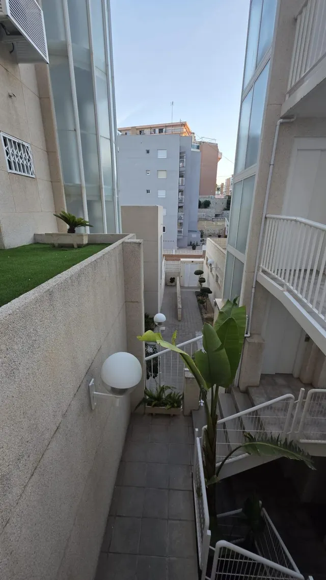 Vive frente al mar en este exclusivo piso en la Playa de Muchavista. — 46