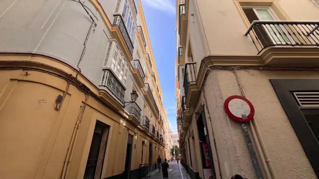 LUZ DEL SUR INMOBILIARIA te presenta una vivienda muy especial en pleno centro de Cádiz — 34