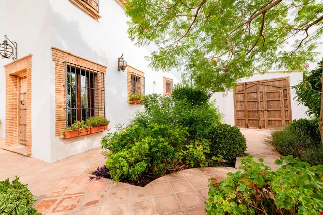 Casa de Campo Reformada en Villanueva de la Concepción: Paz, Elegancia y Vistas Únicas — 6