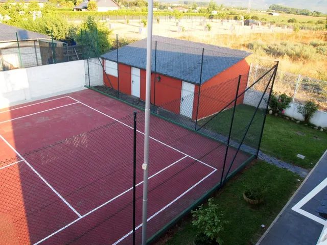 CHALET INDEPENDIENTE EN CARRACEDELO — 46