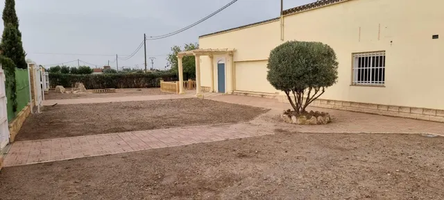 Edificio con piscina — 48