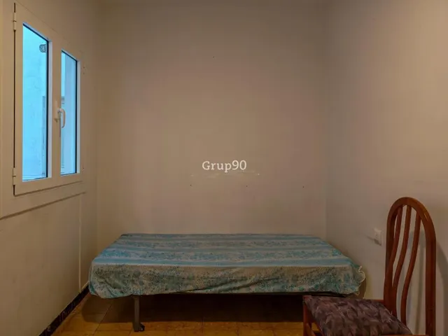 Piso económico con balcón en Plaza del Treball (Lleida) — 25
