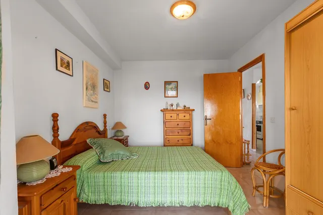 Apartamento de dos dormitorios con vistas la mar — 13