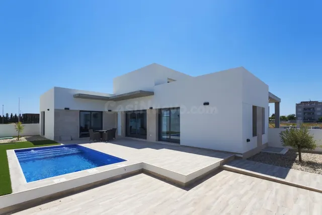 SE VENDE Bonita Villa Moderna en Daya Nueva , Chalet en ALIC