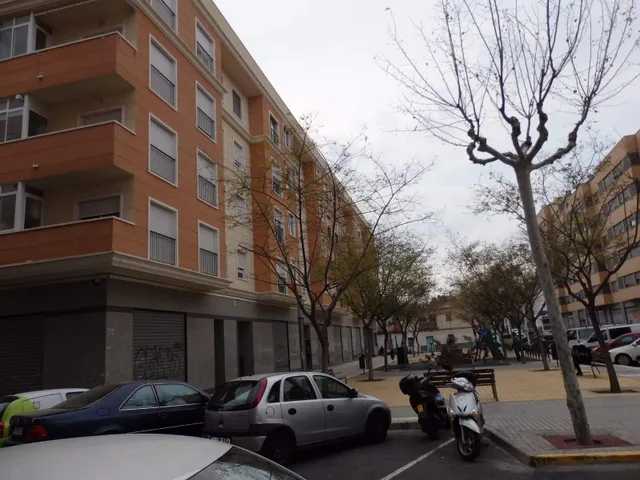 LOCAL para poner tu NEGOCIO o con posibilidad de CAMBIO DE USO. — 35