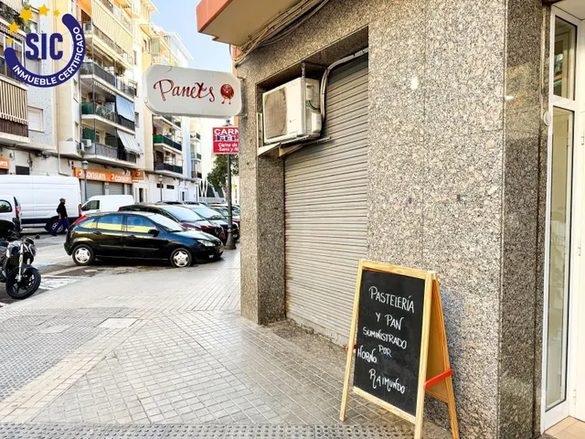 LOCAL COMERCIAL EN LA ZONA NOU MOLES — 4
