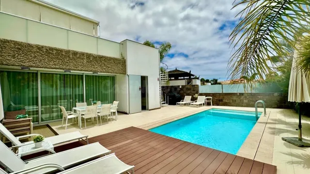 ADOSADO DE LUJO EN LA ZONA DEL DUQUE - foto 4