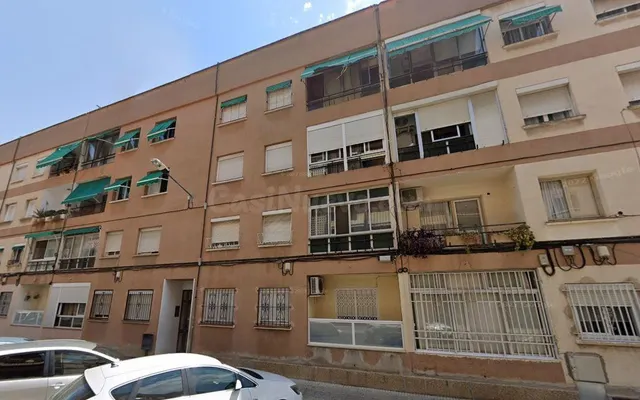 Se vende Piso OKUPA en Calle Monestir de Ripoll 10 de Reus ( - foto 3
