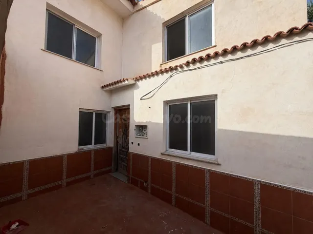ADOSADO DE CUATRO DORMITORIOS EN COY - foto 2