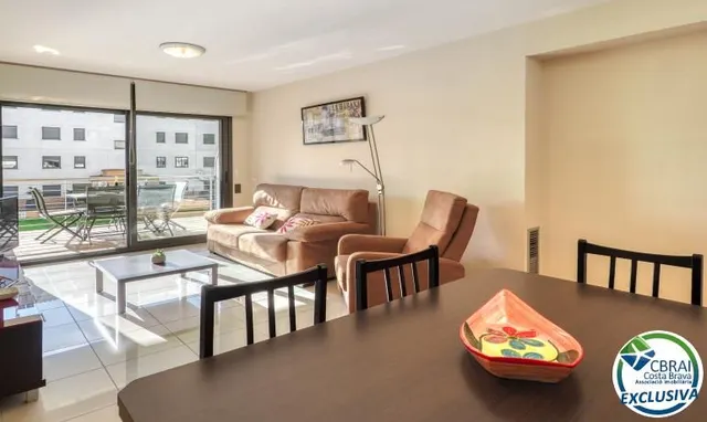 Apartamento de alto standing en Roses a 50 m del mar — 10