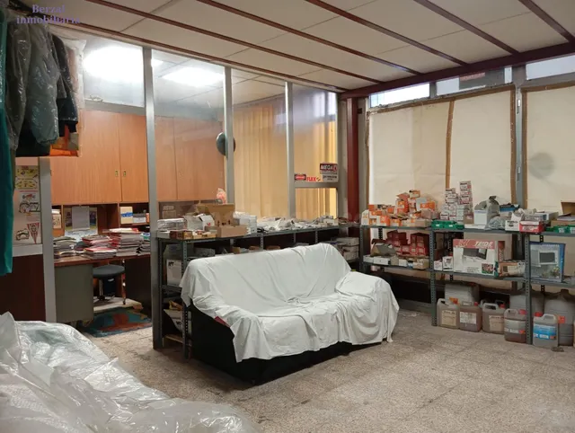 Amplio Local Comercial en Logroño - Oportunidad de Inversión — 2