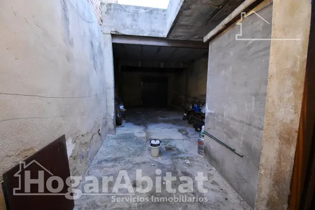 AMPLIA CASA CON TERRAZA PARA REFORMAR — 24
