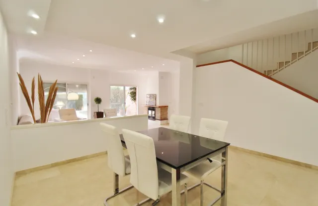 Exclusivo adosado en vistahermosa, Alicante — 439 m2 y dos grandes terrazas — 49