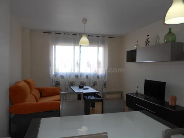 Se alquila bonito apartamento en Torreagüera - foto 2