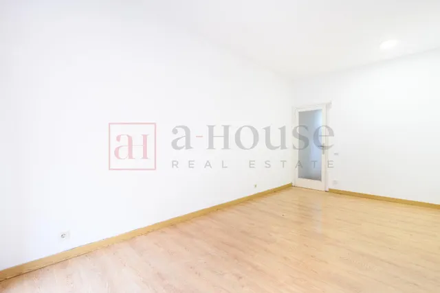 PISO PARA ENTRAR A VIVIR CON EXCELENTE UBICACIÓN EN SAGRADA FAMILIA — 4