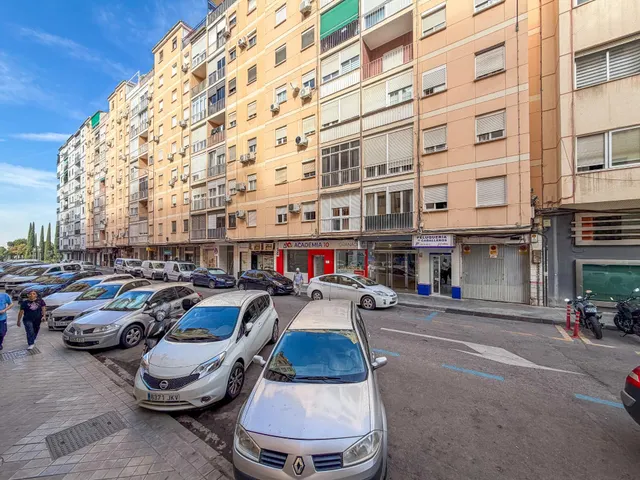 Piso de 3 Dorm. junto al parque Federico Garcia Lorca. — 23