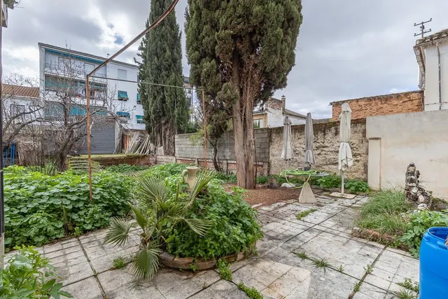 Casa con Parcela a Reformar en Granada — 3