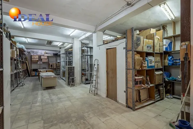 Estos dos grandes locales en pleno centro de Granada ofrecen una oportunidad única para tu negocio. — 5