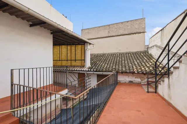 Casa de pueblo con gran potencial y amplios espacios — 16