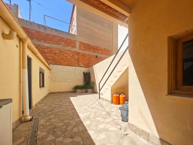 EXCELENTE OPORTUNIDAD: CASA DE 86 m2 EN PARCELA DE 120 m2 EN - foto 3