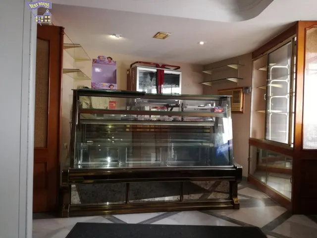 SE VENDE LOCAL ADAPTADO A RESTAURACIÓN — 17
