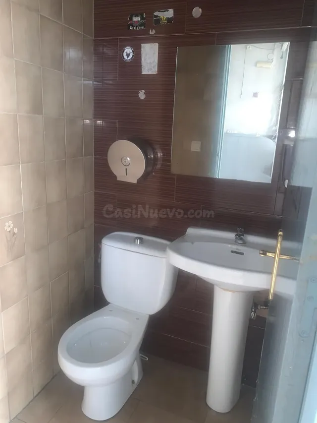 Edificio con negocio de hostelería y amplia vivienda en el c - foto 4