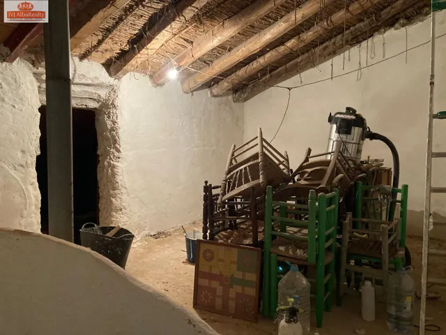 CASA EN PLANTA BAJA SEMIREFORMADA EN LAS CASAS DE JUAN NUÑEZ. — 35