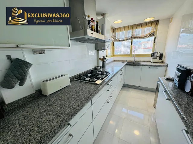Piso de lujo en primera línea de playa Levante con 3 habitaciones y 2 baños. Exclusivas360 Benidorm — 26