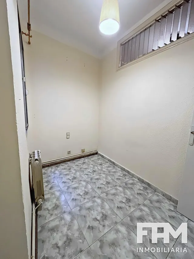 Piso Interior en Venta cerca de Calle Pablo Iglesias — 18